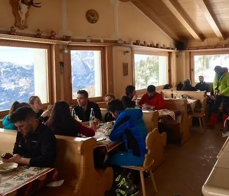 Konukevi Rifugio Col De Varda *