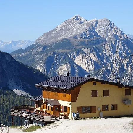 Konukevi Rifugio Col De Varda